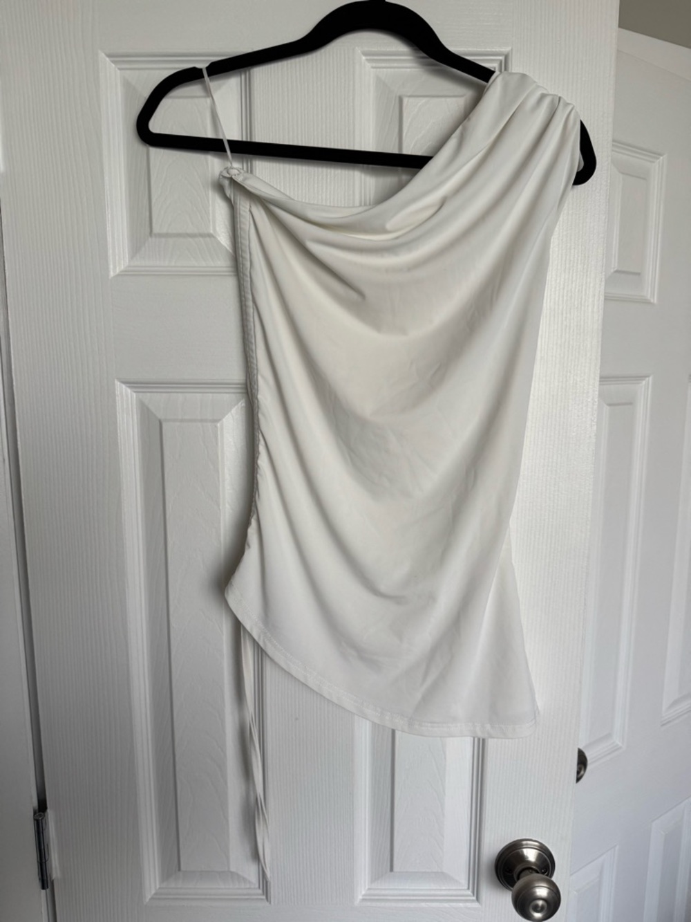 superdown Myna Asymmetrical Top in White - Picture 2 of 4